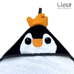 Detalle de la capucha con la cabeza del pingüino